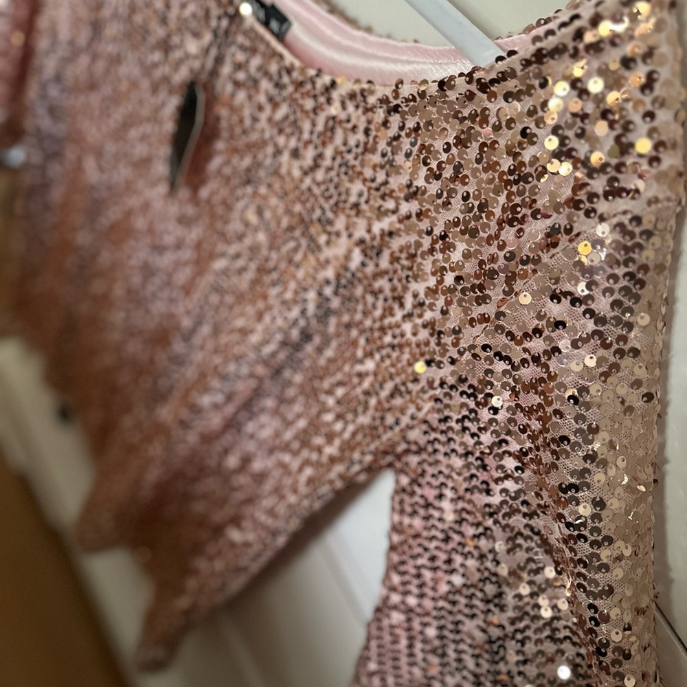 Beautiful SALORA Sequin Top 💗